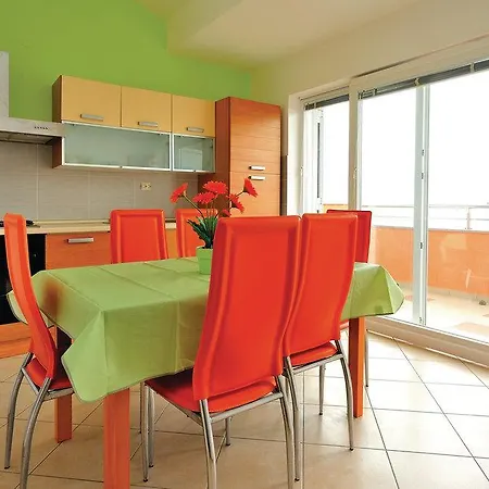 Apartment Family Pupic